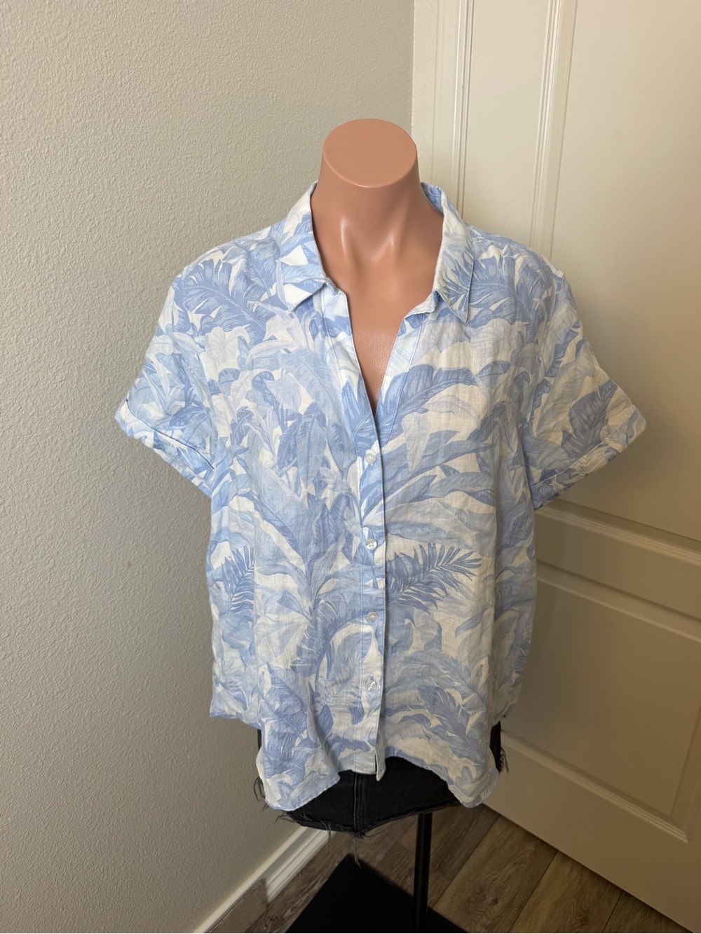 Tommy Bahama Light Blue & White Tropical Short-Sleeve Button-Down Shirt